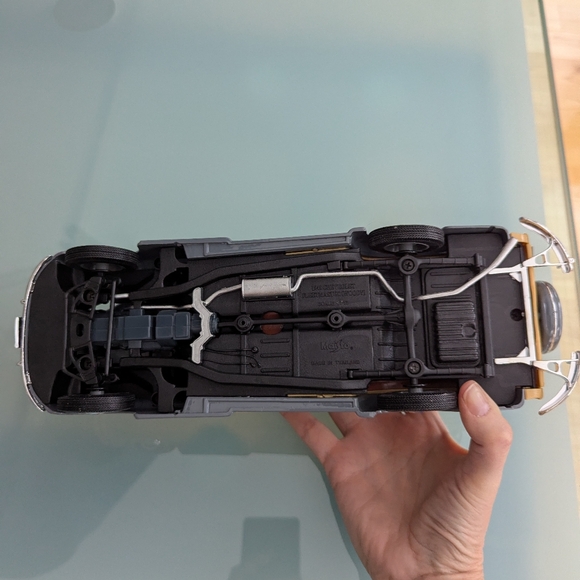 Maisto 1948 Chevrolet Fleetmaster Woody Wagon 1/18 Scale Die Cast Model Car - Picture 8 of 10